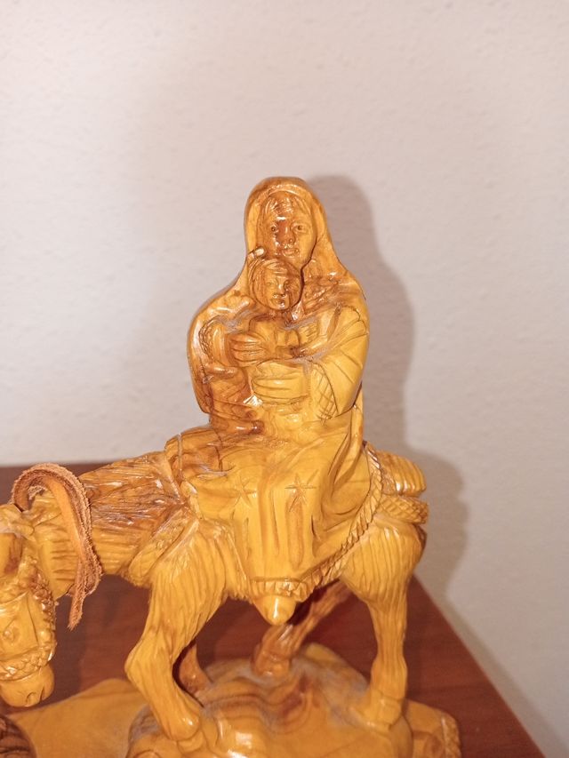 Figura llegada madera