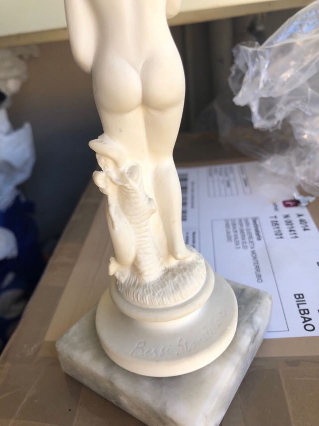 Escuktura Bessi Stoneleti