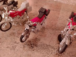 Lote de motos a escala