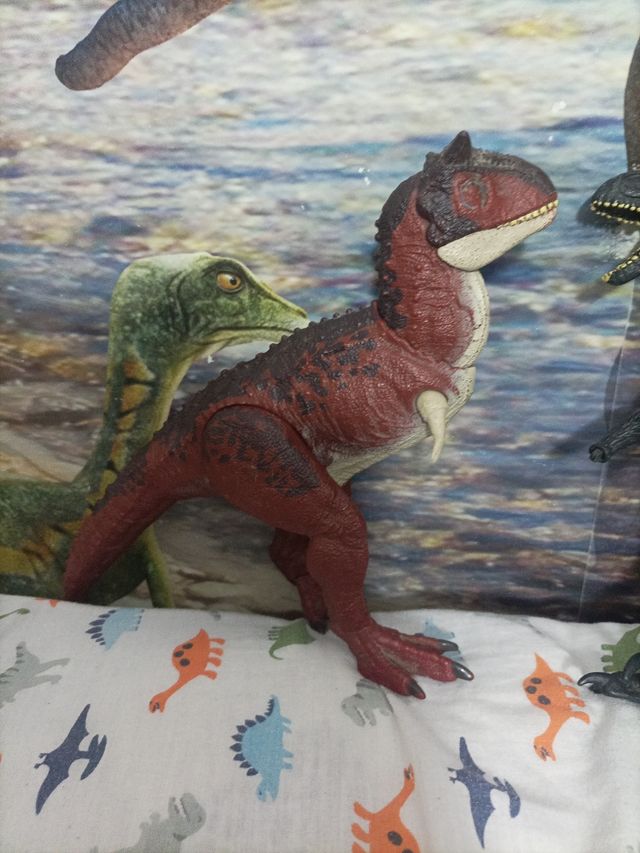 Carnotauro y indoraptor