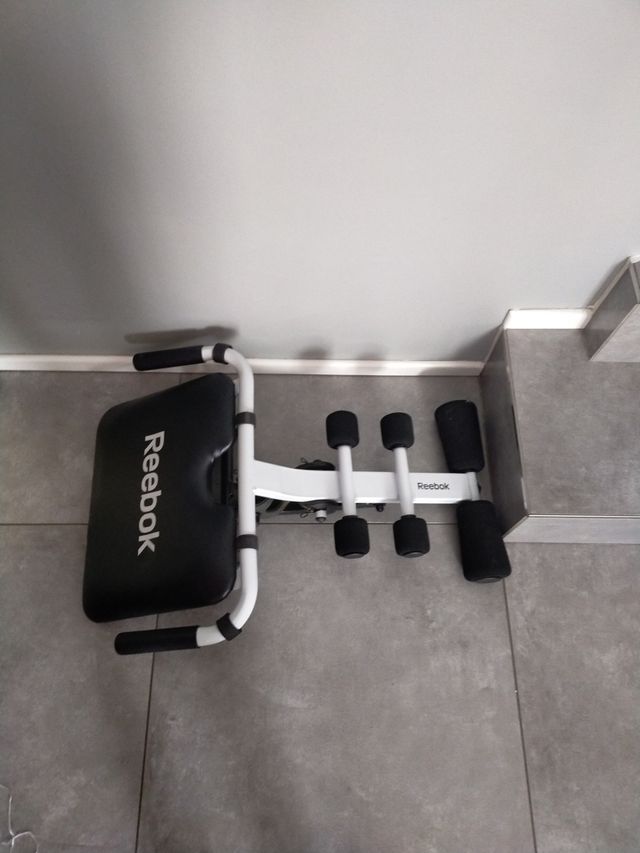 Attrezzo per addominali marca Reebok
