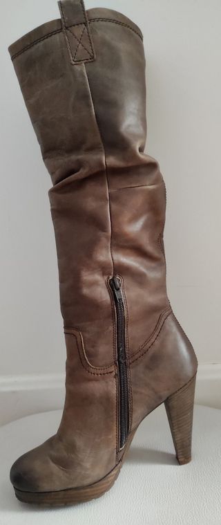 Botas altas de piel marrón