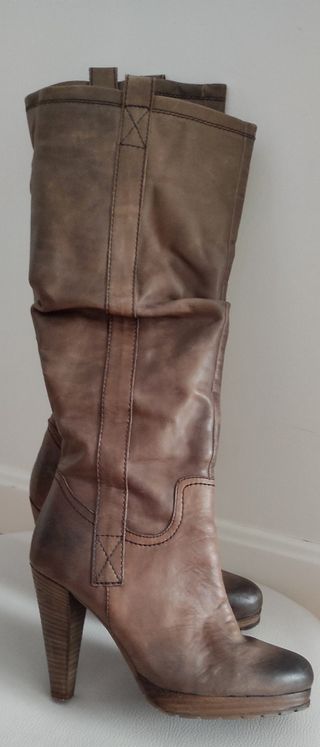 Botas altas de piel marrón
