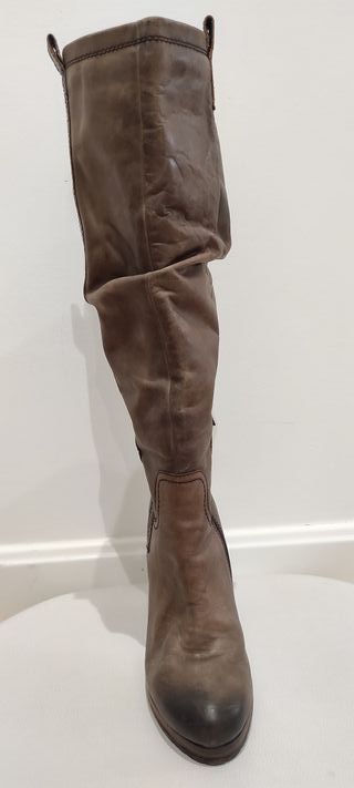 Botas altas de piel marrón