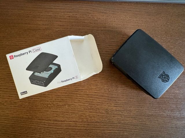 Carcasa oficial Raspberry Pi 5