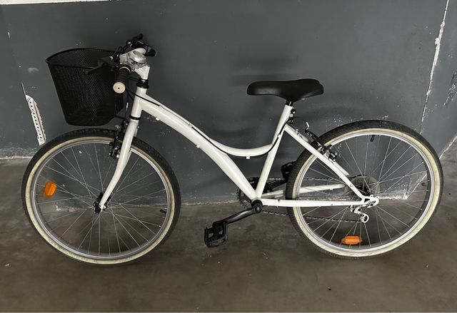 Bicicleta Decathlon blanca 20 pulgadas