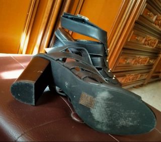 Scarpe estive con tacco nere con borchie