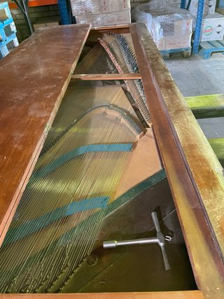 Piano de mesa montano