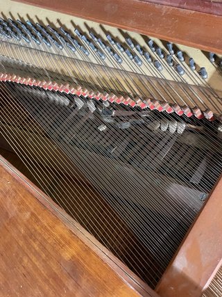 Piano de mesa montano