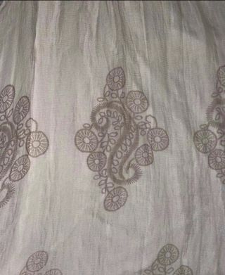 Túnica em tecido e renda