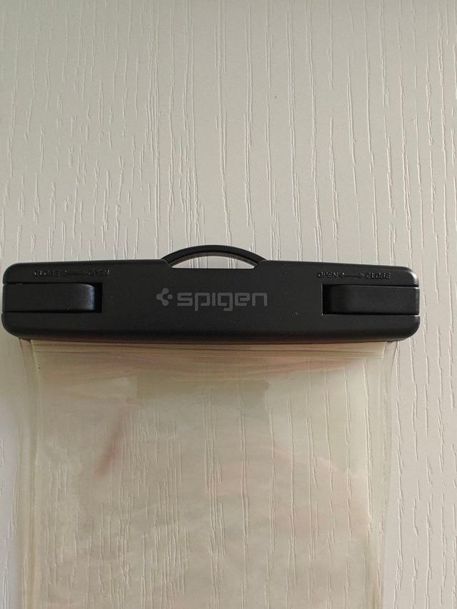 Spigen Custodia/Cover impermeabile