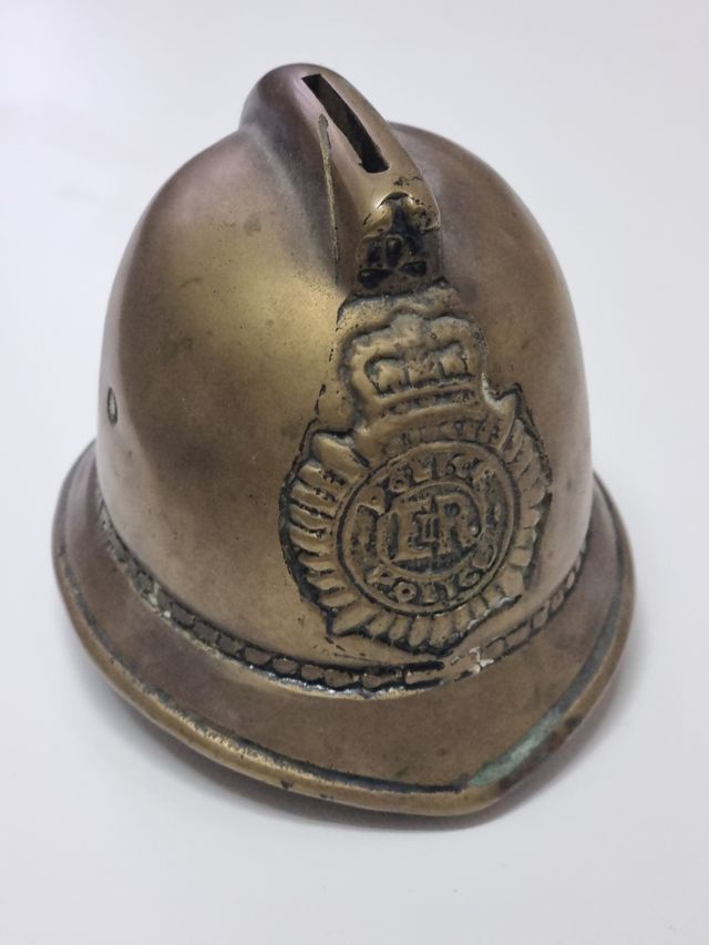 Hucha metal casco policia vintage