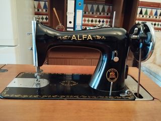 Máquina de coser antigua ALFA
