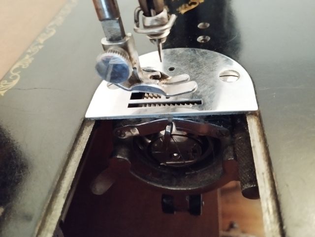 Máquina de coser antigua ALFA