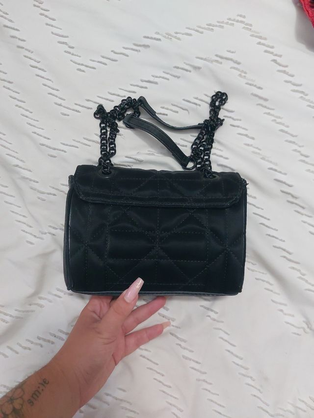 bolso negro de pullbear