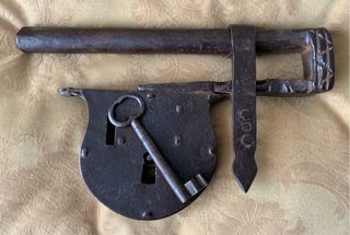 ANTIGUO CANDADO DE HORQUILLA HIERRO FORJADO