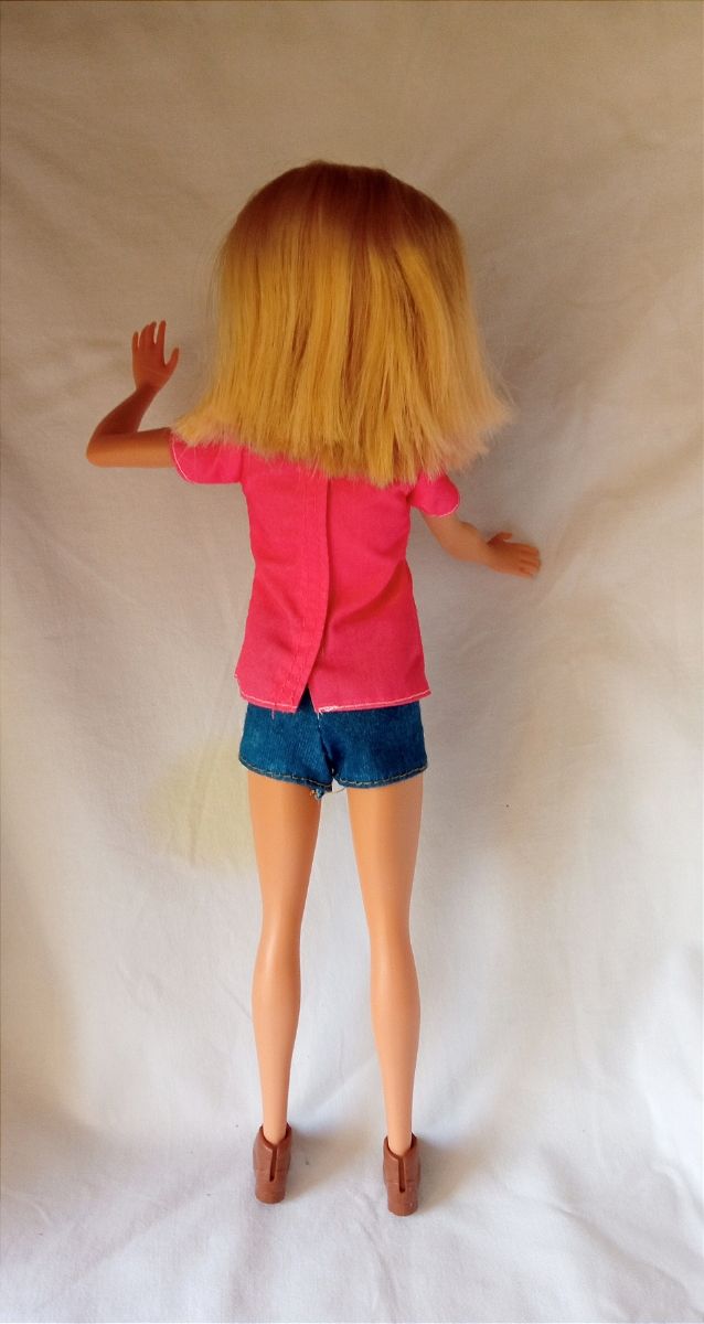 Barbie con shorts veri capelli biondi Mattel