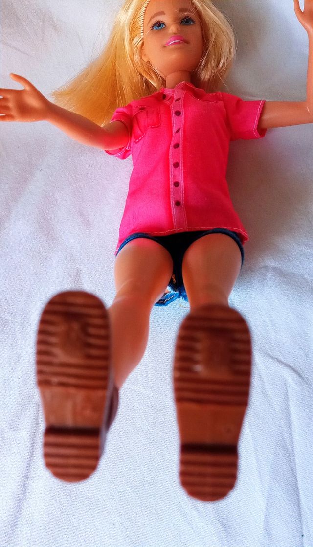 Barbie con shorts veri capelli biondi Mattel