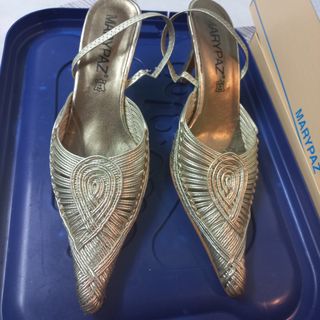 Zapatos tacón dorados T37