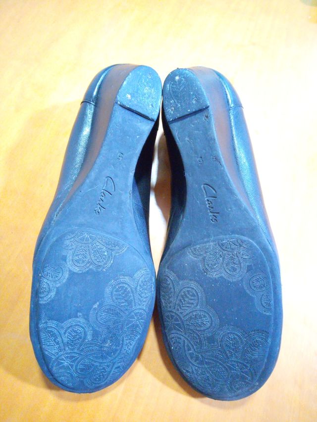 Zapatos Clarks negros Cuña