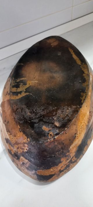 Fuente barro antigua