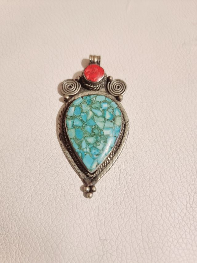 Colgante precioso de turquesa de Nepal