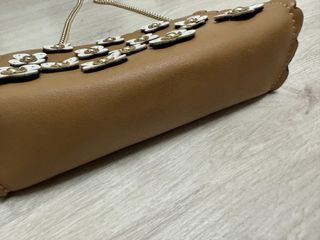 Bolso camel florecitas de zara 
