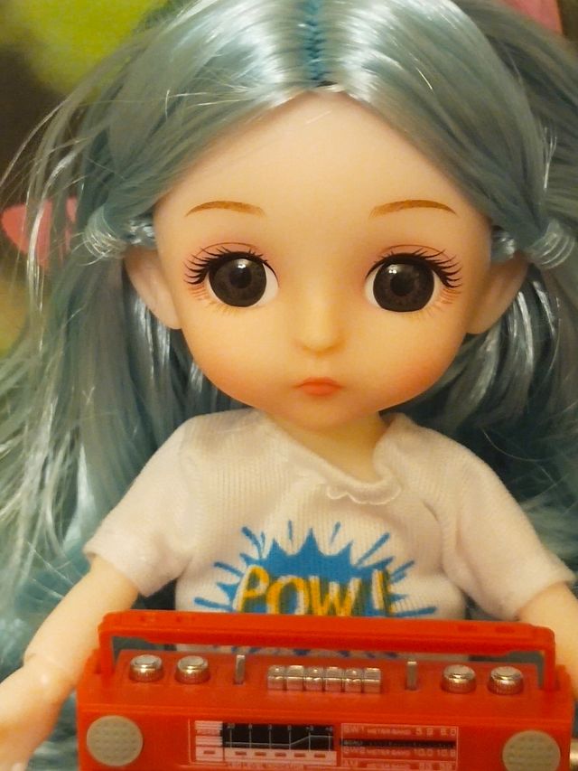 Muñeca BJD con magnetófono