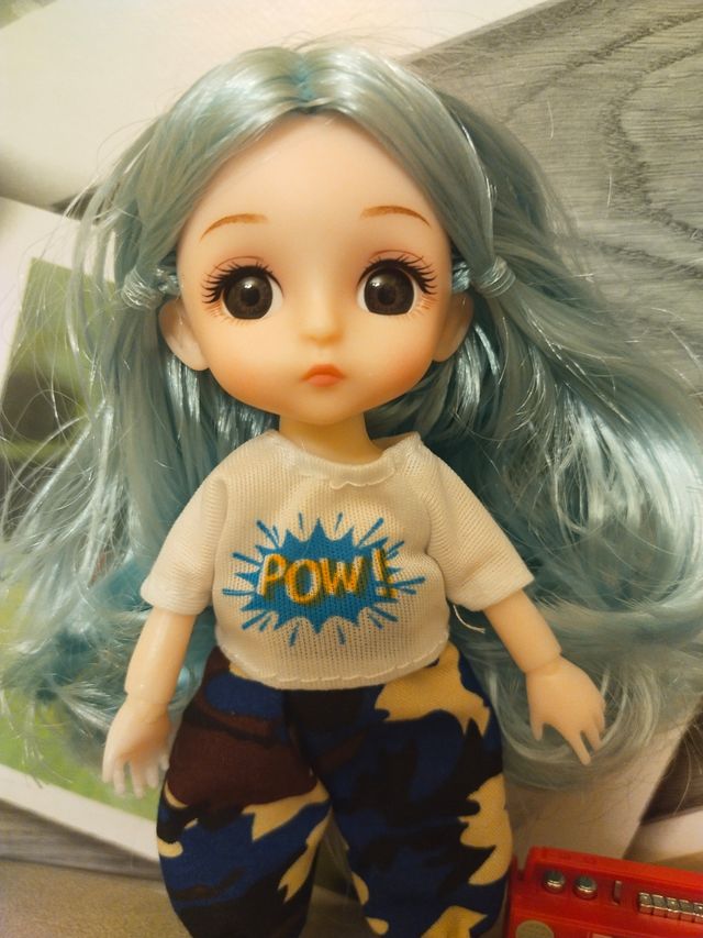 Muñeca BJD con magnetófono