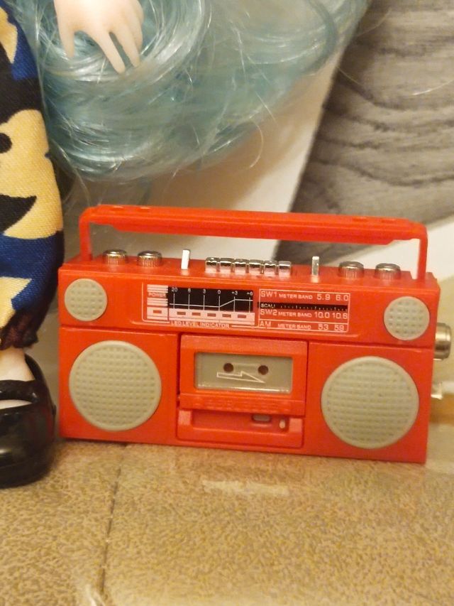 Muñeca BJD con magnetófono