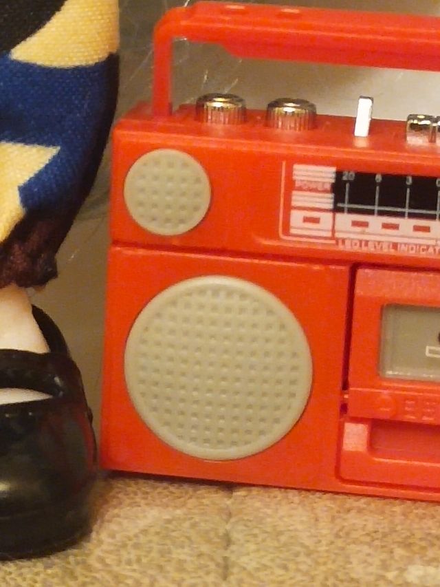 Muñeca BJD con magnetófono