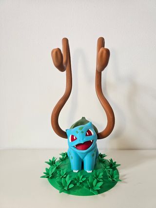SOPORTE CASCOS Y MANDO BULBASAUR 3D 32 cm DE ALTO 