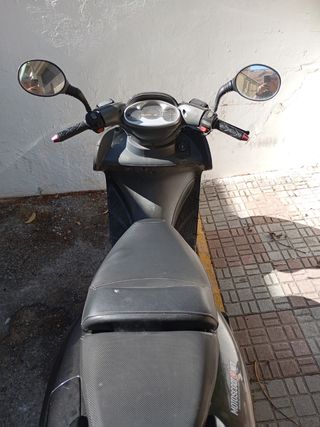 Motocicleta Yamaha majestic 125