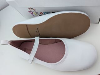 Zapatos blancos niña