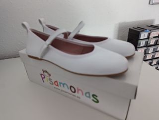 Zapatos blancos niña