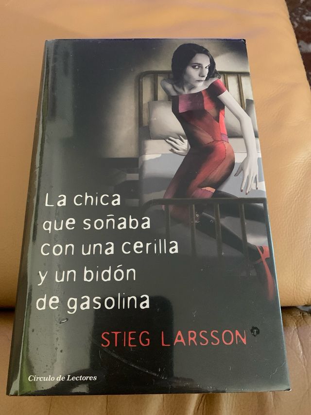 Libro la chica que soñaba con una cerilla....