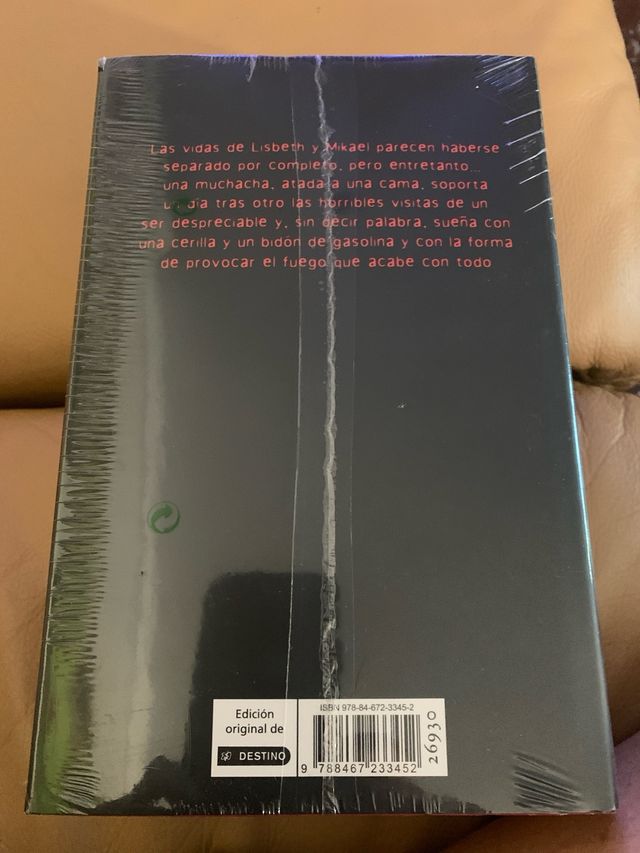 Libro la chica que soñaba con una cerilla....