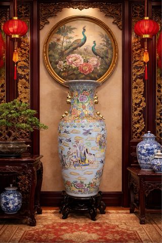 Jarron chino de porcelana pintado a mano