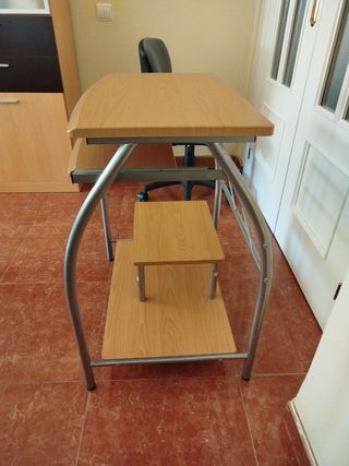 Mesa escritorio/ordenador y silla