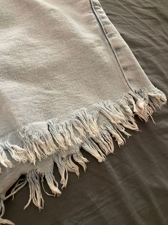 Pantaloni in denim con piume