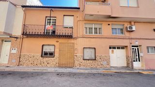 Casa en venta de 150 metros desvan,corral y garaje
