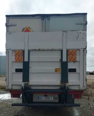 CAMION ISOTERMO CON TRAMPILLA ELEVADORA