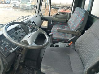 CAMION ISOTERMO CON TRAMPILLA ELEVADORA