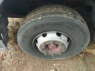 CAMION ISOTERMO CON TRAMPILLA ELEVADORA