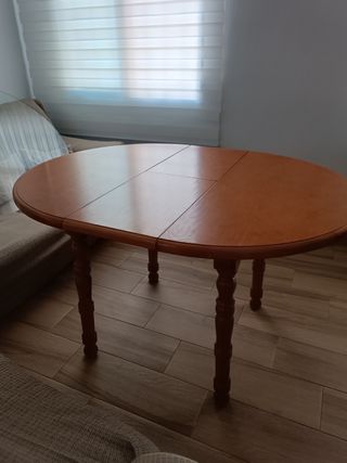 Mesa extensible de madera estilo provenzal