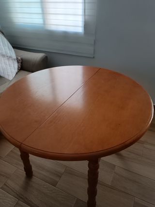 Mesa extensible de madera estilo provenzal