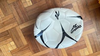 4 palloni da calcio, 1 pallavolo e 1 basket