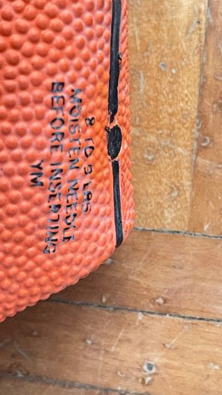 4 palloni da calcio, 1 pallavolo e 1 basket