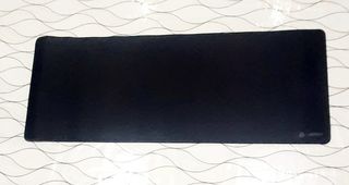 Alfombrilla de escritorio de ALTA CALIDAD AUKEY.