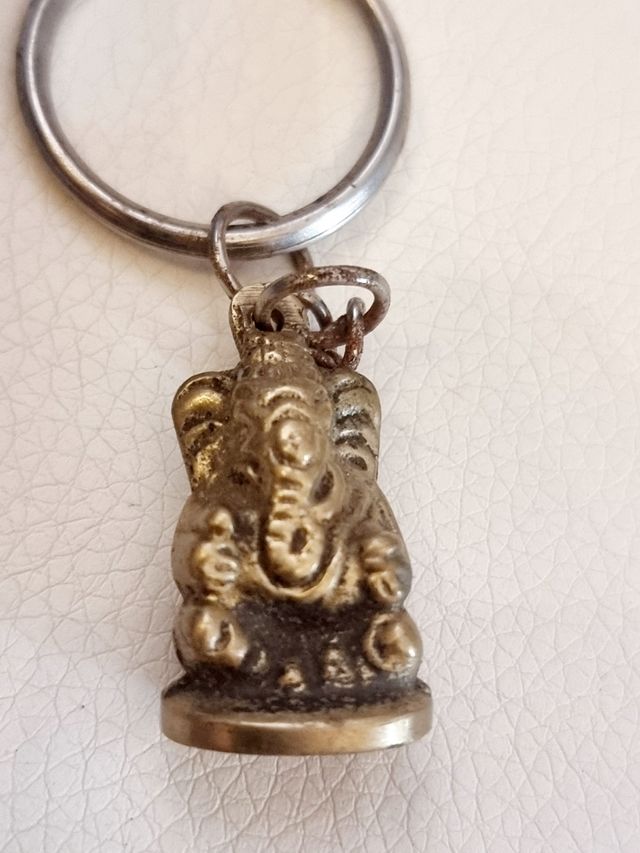 Llavero de Ganesha de bronce
